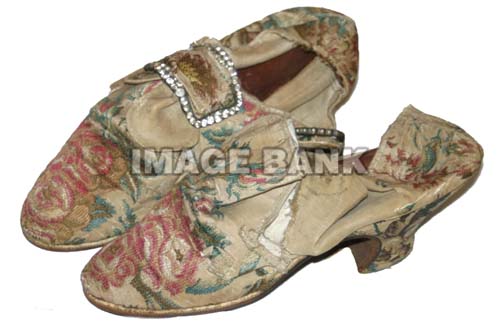 RWr33d- Kitty Greene's (wife of General Nathaniel Greene) shoes with buckles