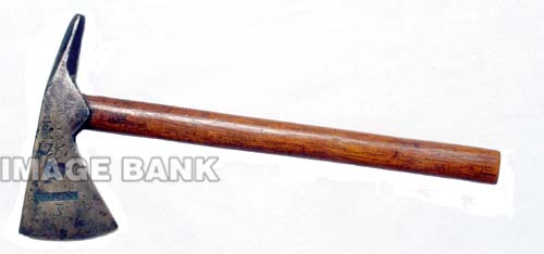 RWe119d- Spike tomahawk with US "IS" marking within a heart motif.