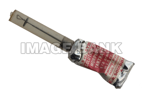 W2Ae15d - Morphine Tartrate Syrette used by paratroopers and aviators