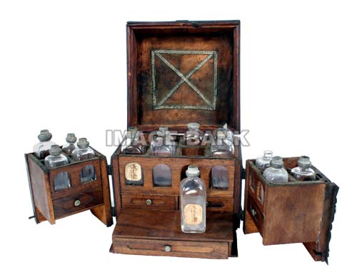 RWr12ds_Medicine_Chest_copy